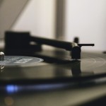 Musiikin vaikutus tunnelmaan treffeillä